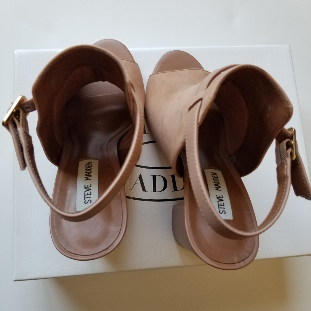 Steve Madden Carnabi heel. Nude Nubuck. - Picture 2 of 7